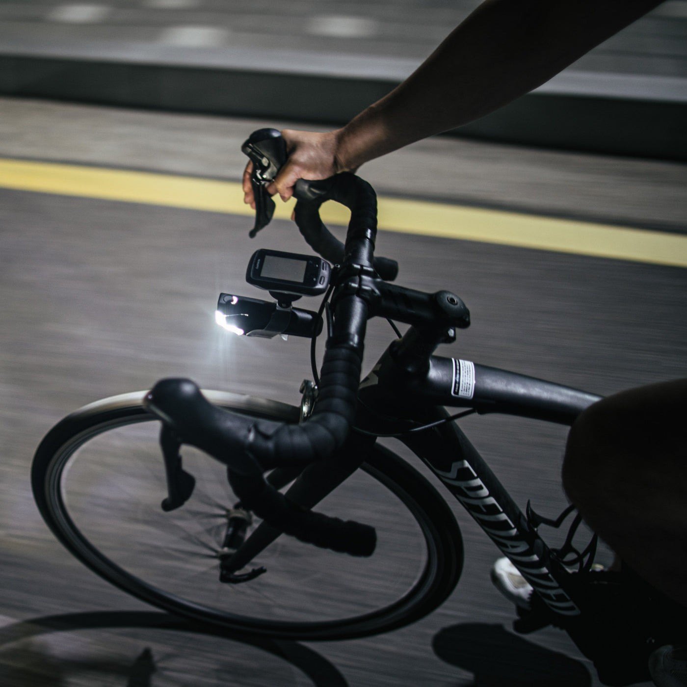 Farina smart front light on the bars at night